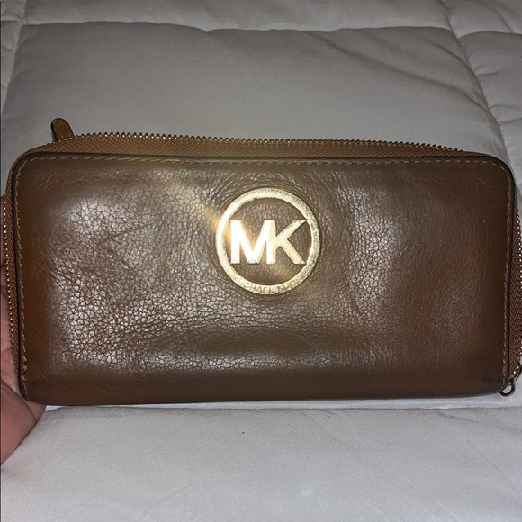 Michael Kors Handbags - Michael Kors Tan Leather Zip Wallet